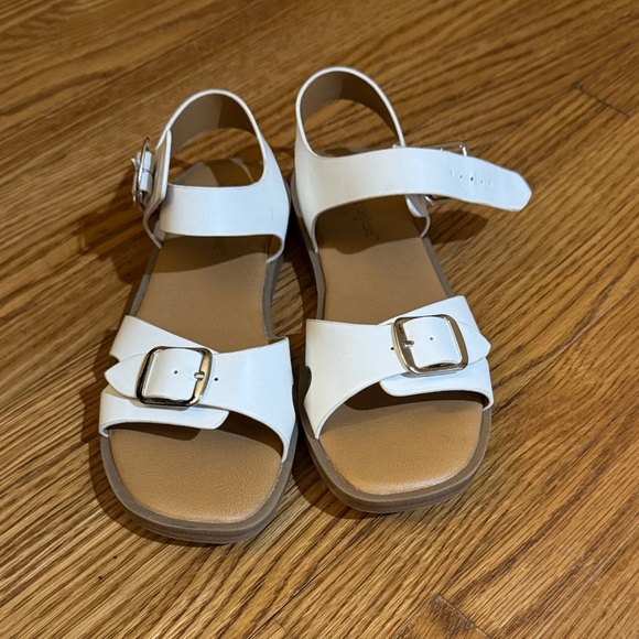Cat & Jack White Kids Sandals with Buckles - Picture 1 of 7